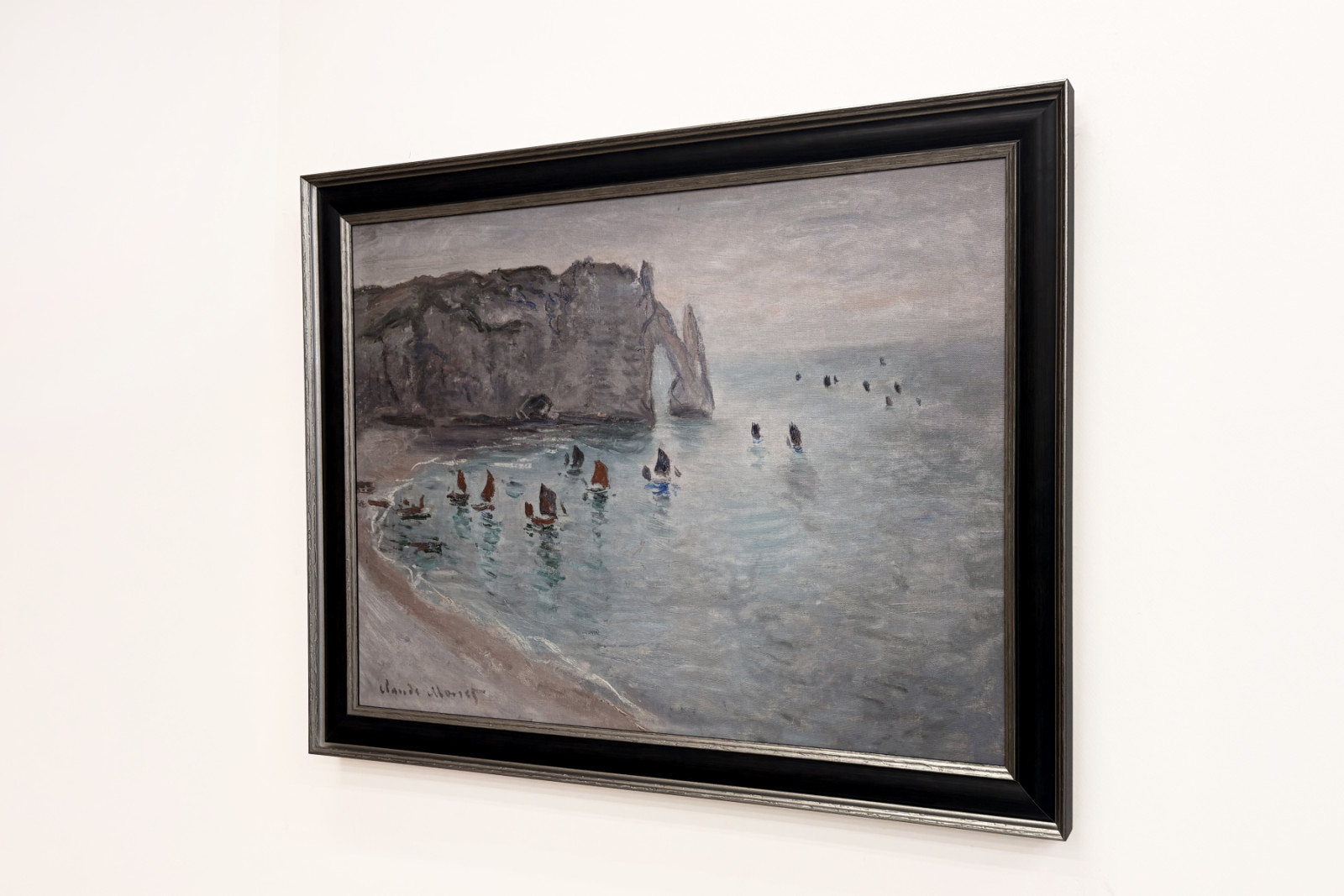 Etretat, Porte d'Aval: Fishing Boats Leaving the Port - Claude Monet