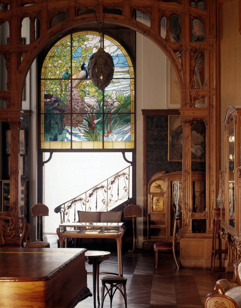 Art Nouveau: view of an apartment 