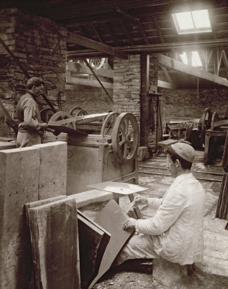 Splitting slate for tiling at Llechwedd Slate Quarry, 1896