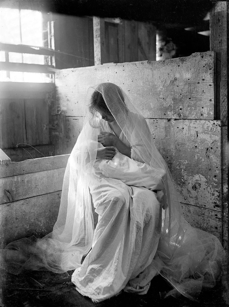 The Manger, 1901 by Gertrude Käsebier