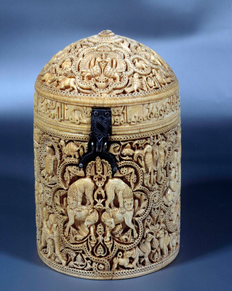 Pyxide (box) of Al-Mughira in ivory from Cordoba and intended for the Emir