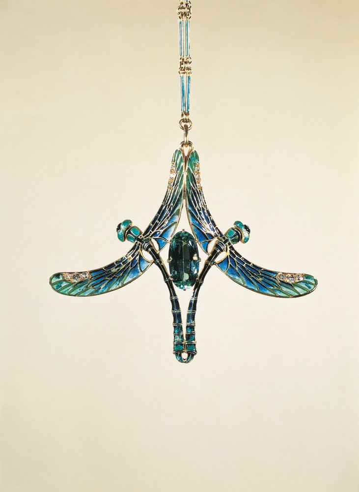 Dragonfly pendant (gold and enamel) by Rene Jules Lalique