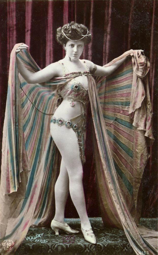 Postcard depicting an oriental dancer by Stanislaus Walery