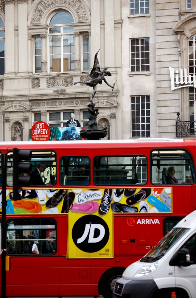 Red London Bus, Piccadilly by Unbekannt