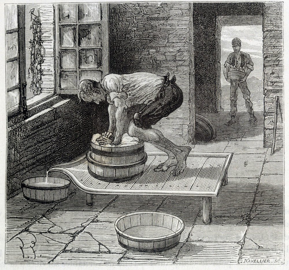 Work of the Tomme by a cheese maker from Auvergne - in 'The wonders of ...