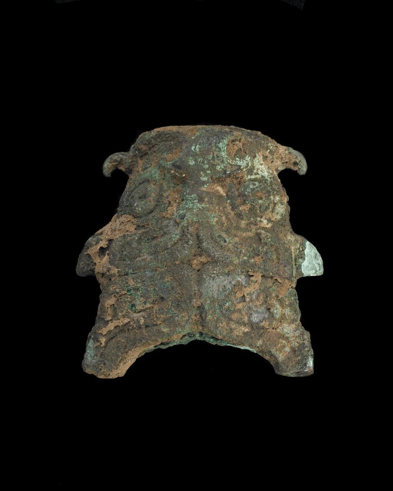 Ornament: grotesque animal mask by Western Zhou Dynasty Chinese School