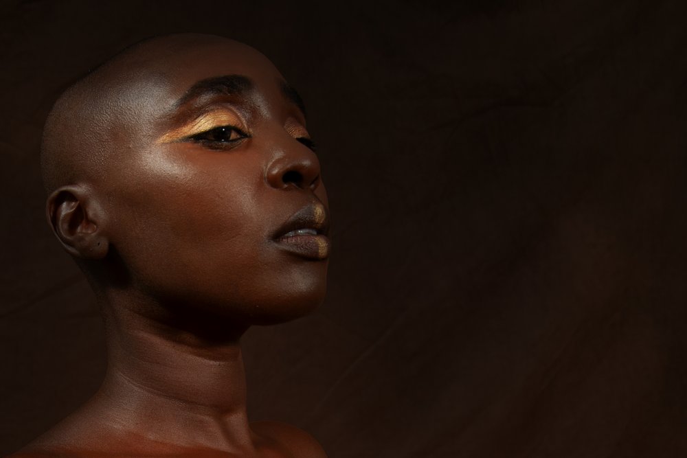 Elegant Golden Woman by Christine von Diepenbroek