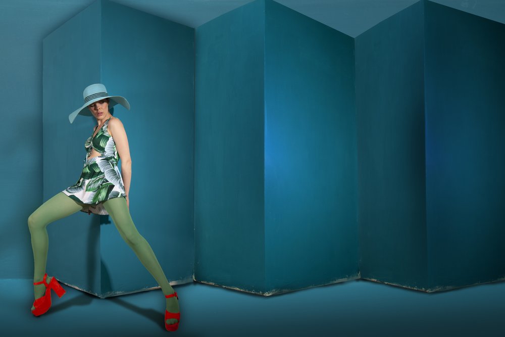 Vibrant Fashion Teal Setting by Christine von Diepenbroek