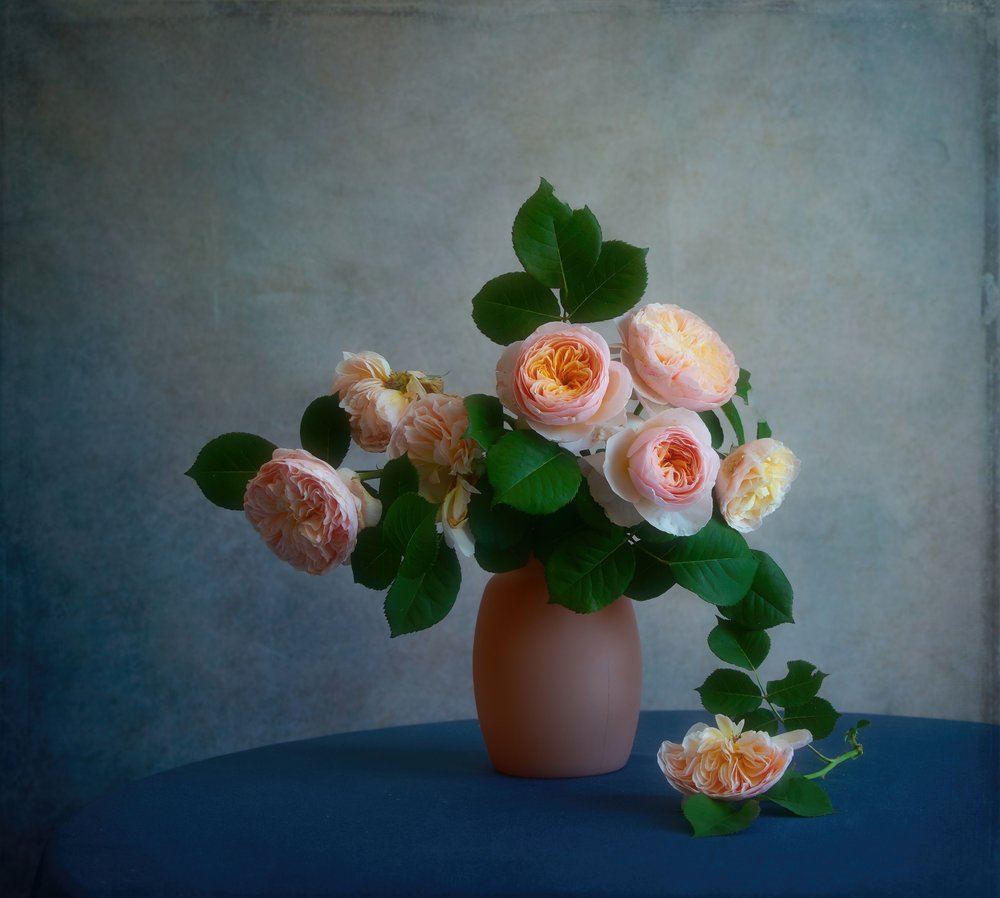 Elegant Rose Bouquet by Fangping Zhou