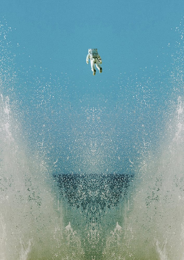 Floating Astronaut Splash by Fran Rodríguez