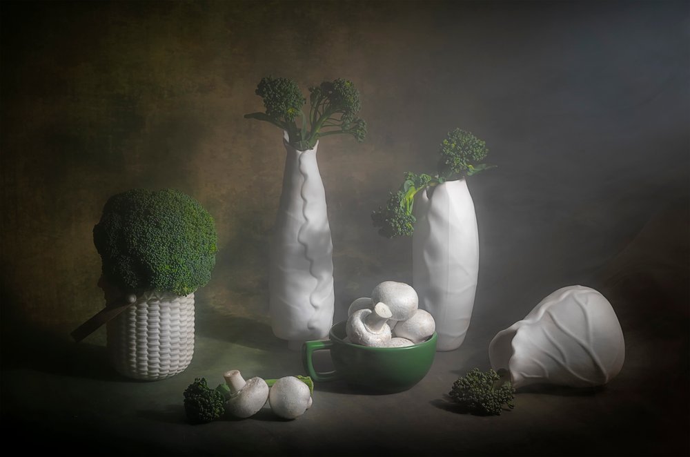 Moody Broccoli Still Life von Lydia Jacobs