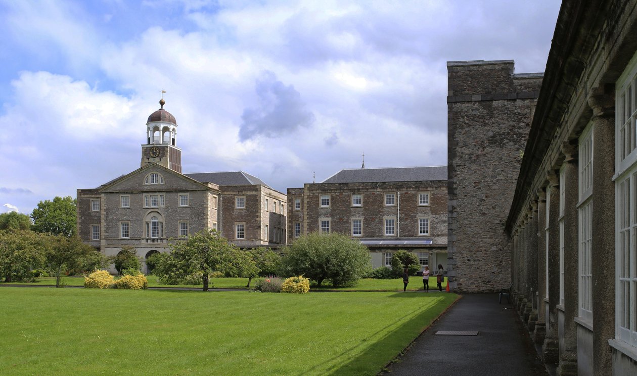 View along granite colonnade to the Trafalgar block, of the former Royal Naval Hospital, Plymouth by Unbekannt Unbekannt