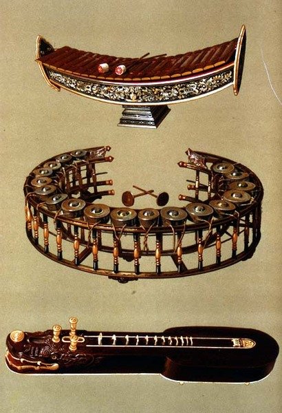 A Ranat Ek, a Khong Wong Yai and a Ta
