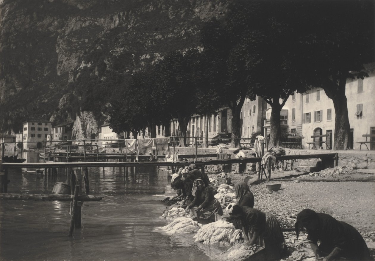 Washerwomen at Riva del Garda by Alfred Stieglitz