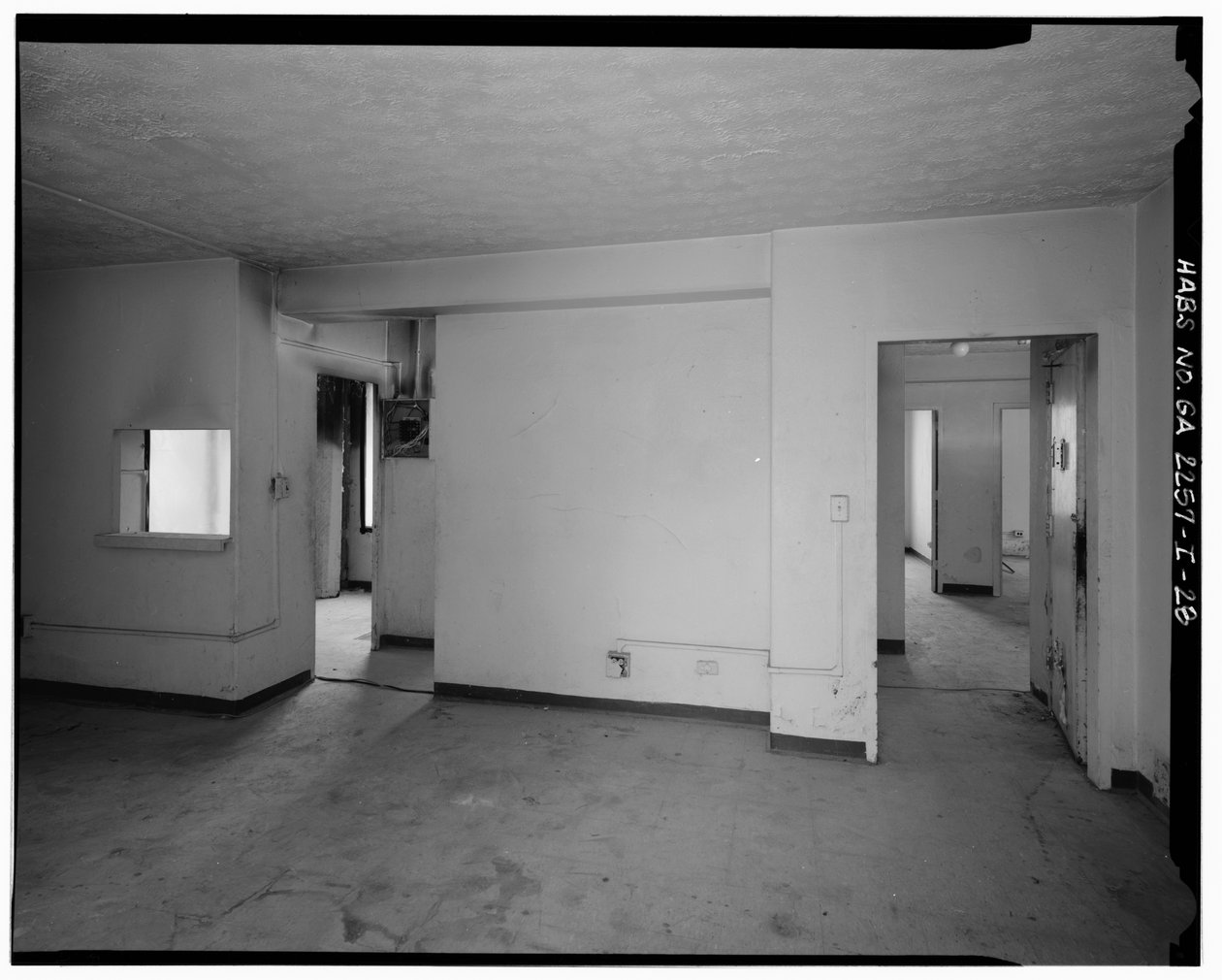 Typical 2-bedroom with dining room and den, hallway with entry to kitchen and bathroom (left), hallway to bedrooms (right), Techwood Homes, Building No. 6, 465 Techwood Drive & 119-125 Hunnicutt Street, Atlanta, Fulton County, GA by American Photographer