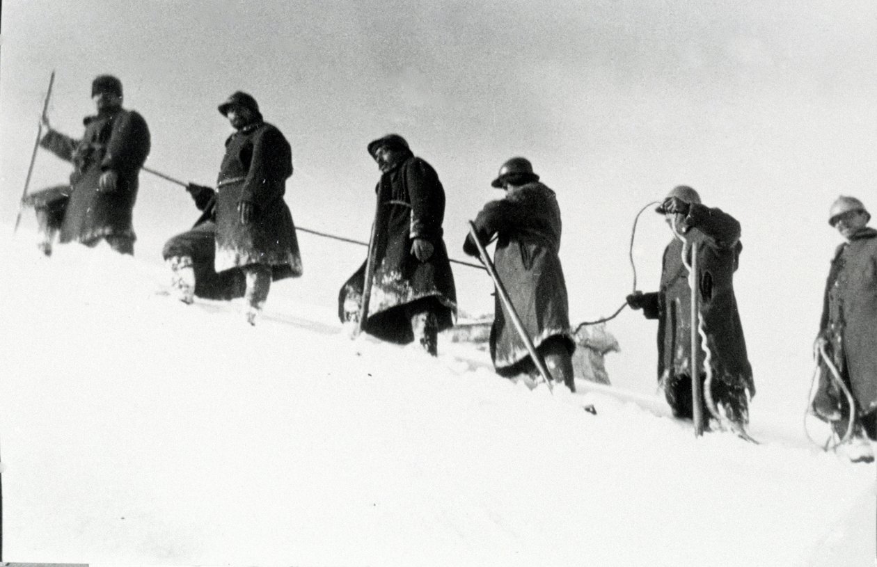 First World War: Italian alpine hunters during an ascent by Anonymous Anonymous