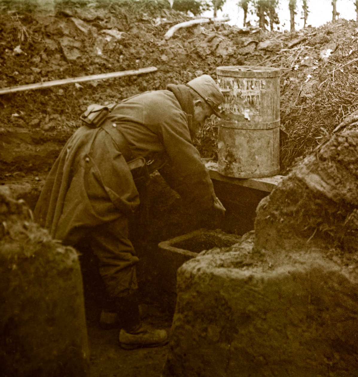 First World War: Stereo glass plate - Improvised washbasin in a trench - Private collection by Anonymous Anonymous