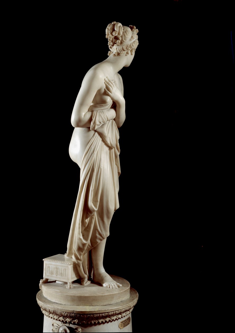 Venere Italica by Antonio Canova