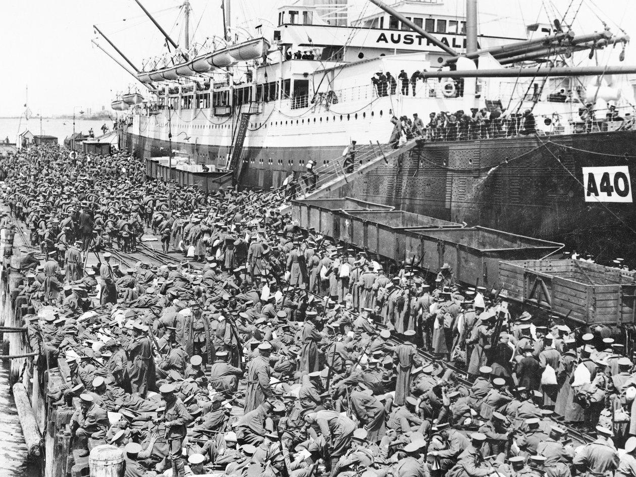 Troops embarking at Port Melbourne on A40 HMAT Ceramic, 1915 by Australian Photographer
