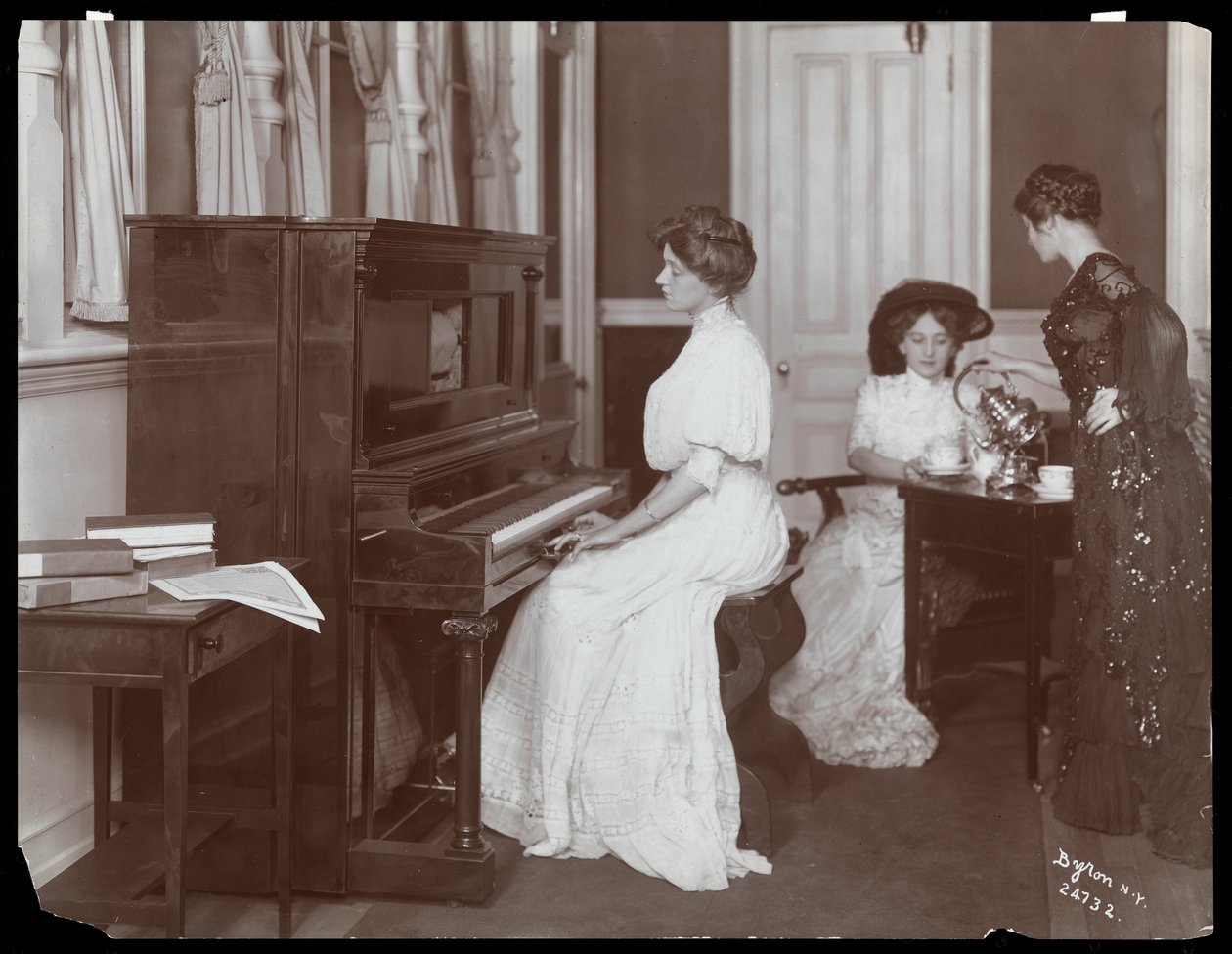 Player piano recital, New York, 1907 by Byron Company