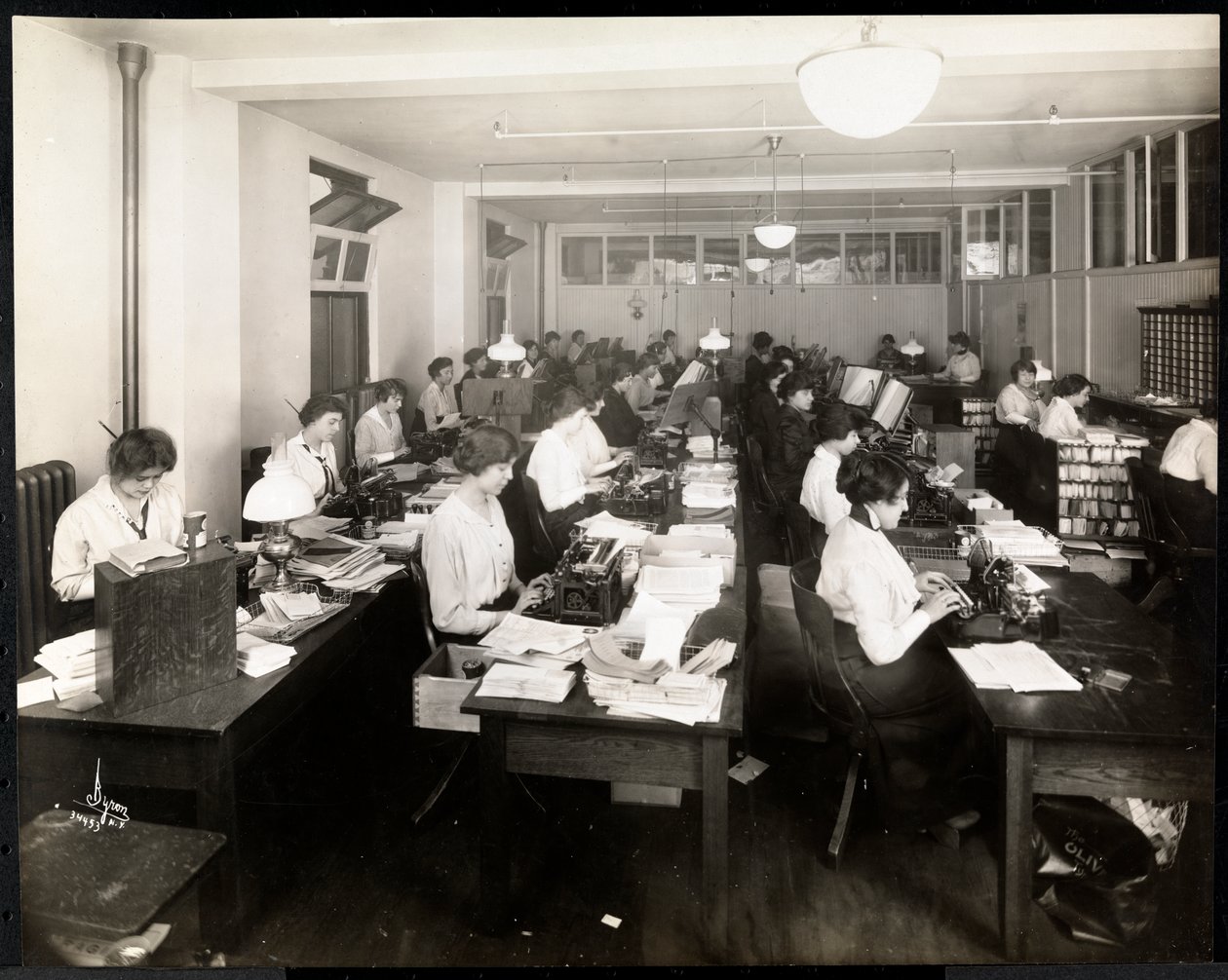 Women typing in an office of the Mantle Co. of America, New York, 1915 or 1916 by Byron Company