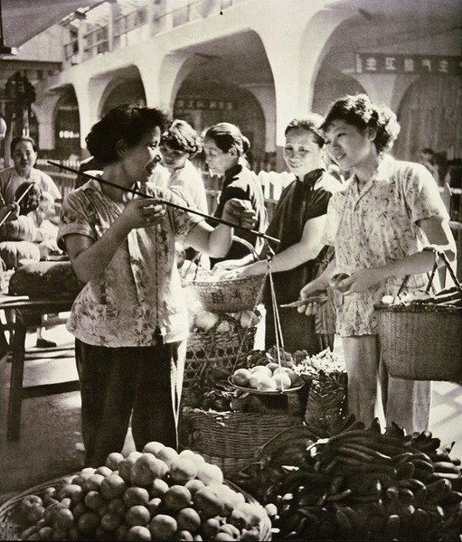 Chinese Market, Shanghai by Chinese Photographer