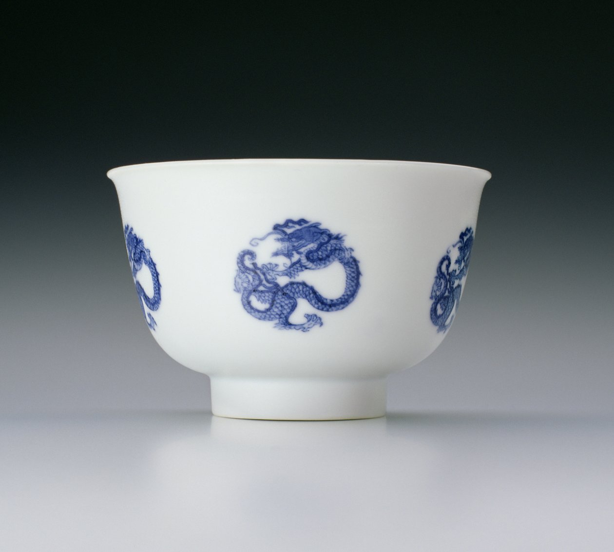 Bowl, decorated with dragon roundels, Kangxi mark and period 1662-1722 by Chinese School