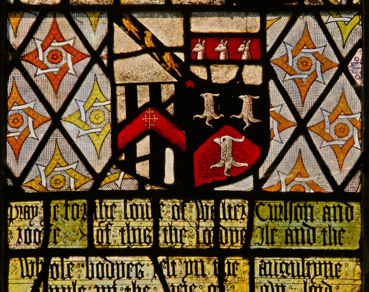 Window depicting arms of Walter Curson and Isobel Saunders by English School