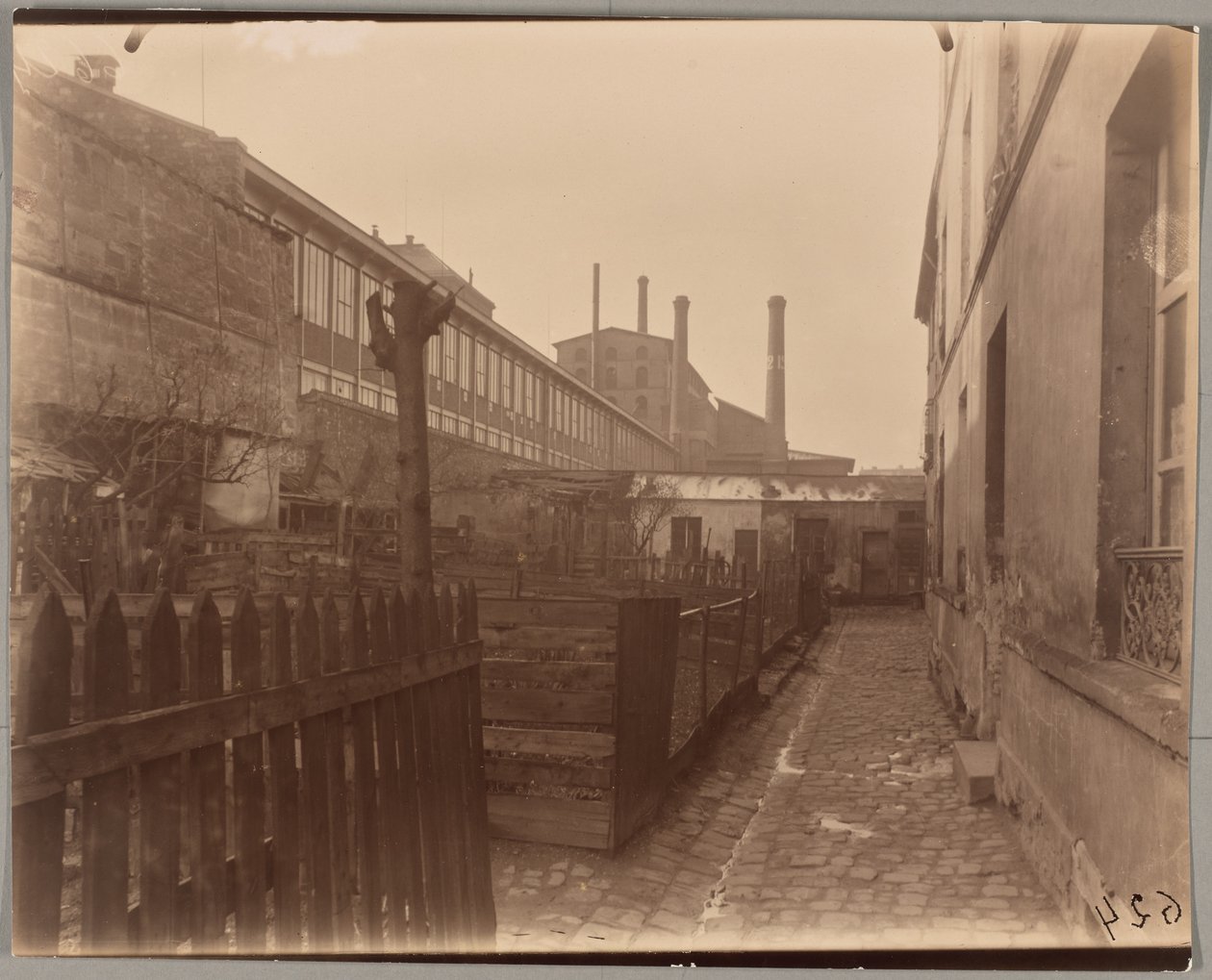 3 Ruelle des Reculettes by Eugène Atget