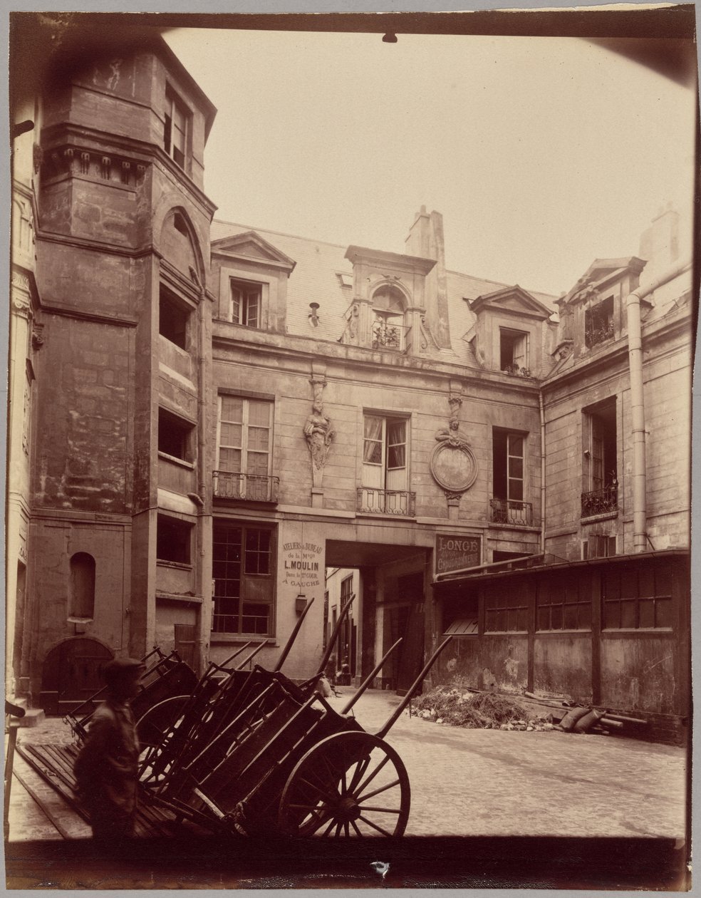 Cour Charlemagne, Hôtel du Prévot, 16 rue Charlemagne by Eugène Atget