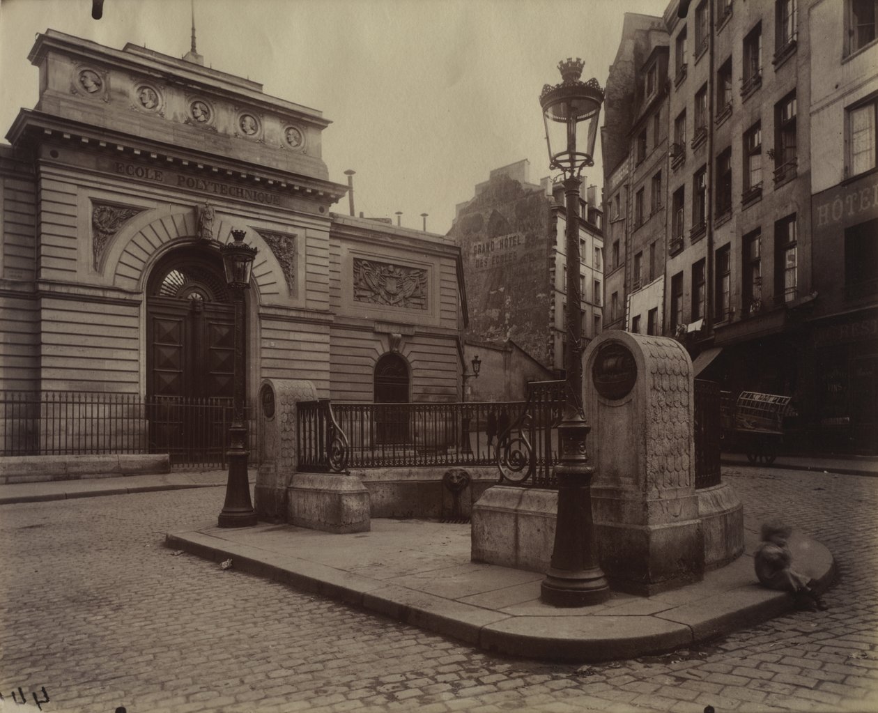 Fountain of the L