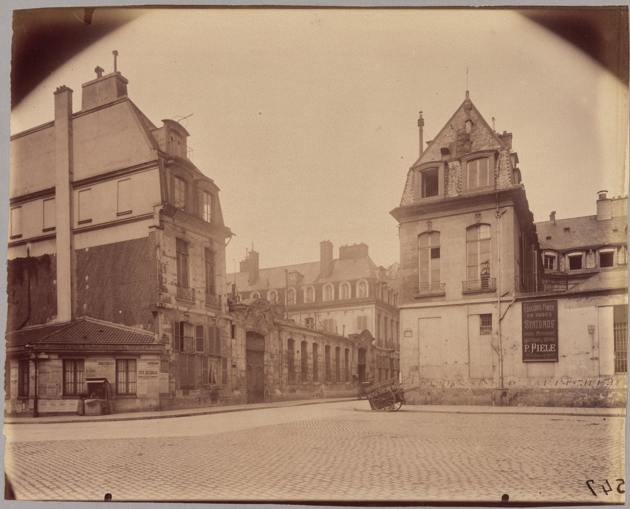 Hôtel de Vendôme, 3-5 rue Béranger by Eugène Atget