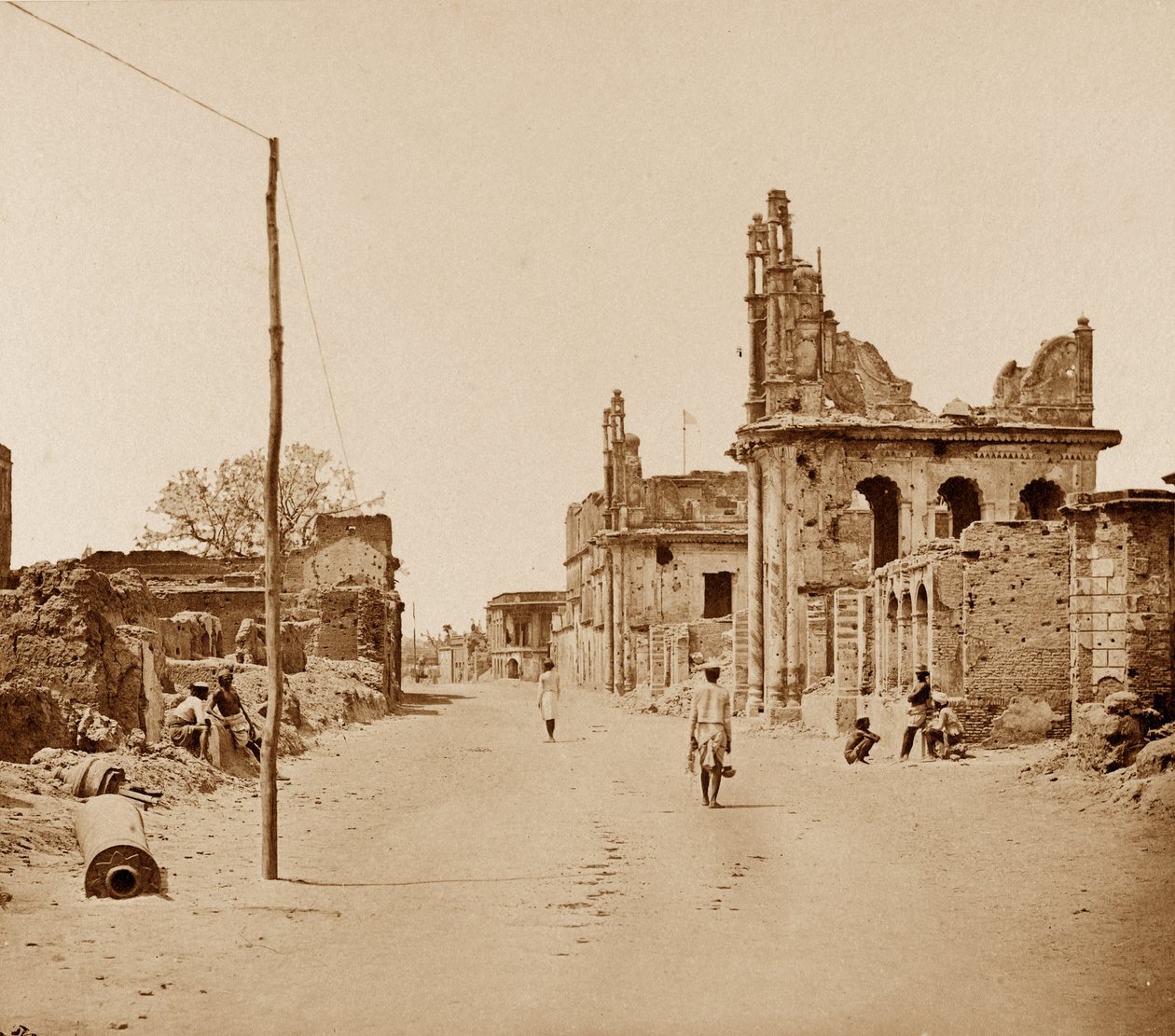 The Cawnpore Road, Lucknow by Felice Beato