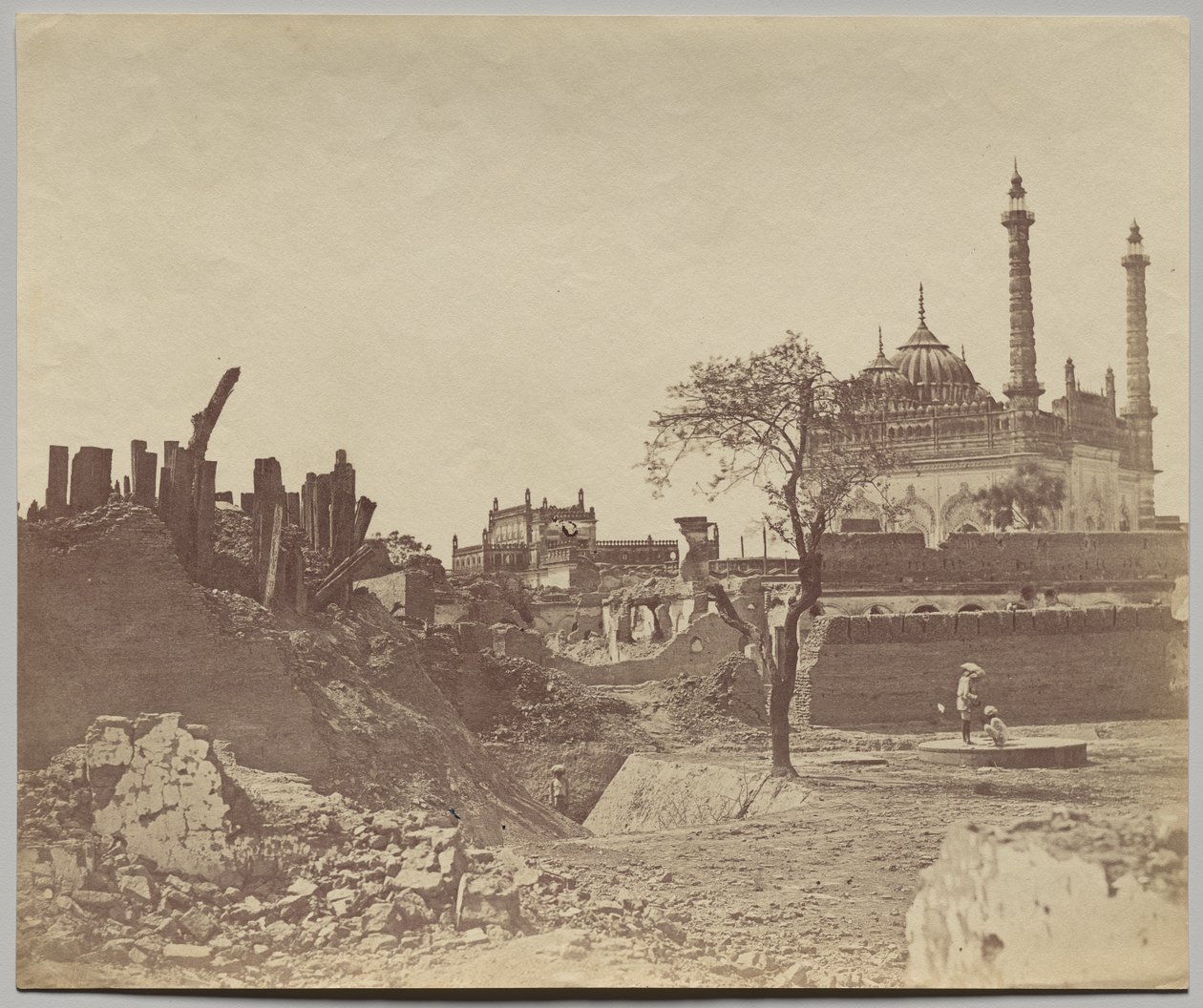 Battery Near the Begum Kotie by Felice A. Beato