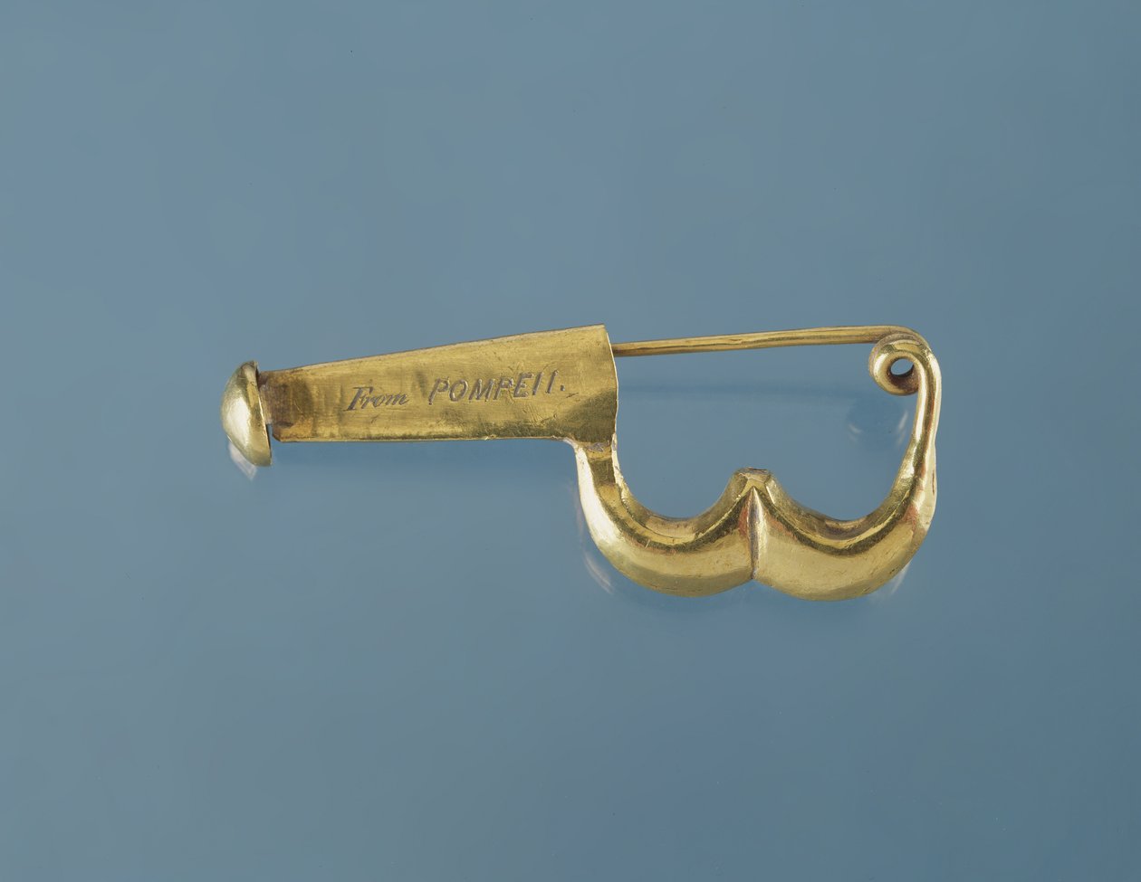 Brooch in the Pompeian style belonging to Caroline Murat by French School