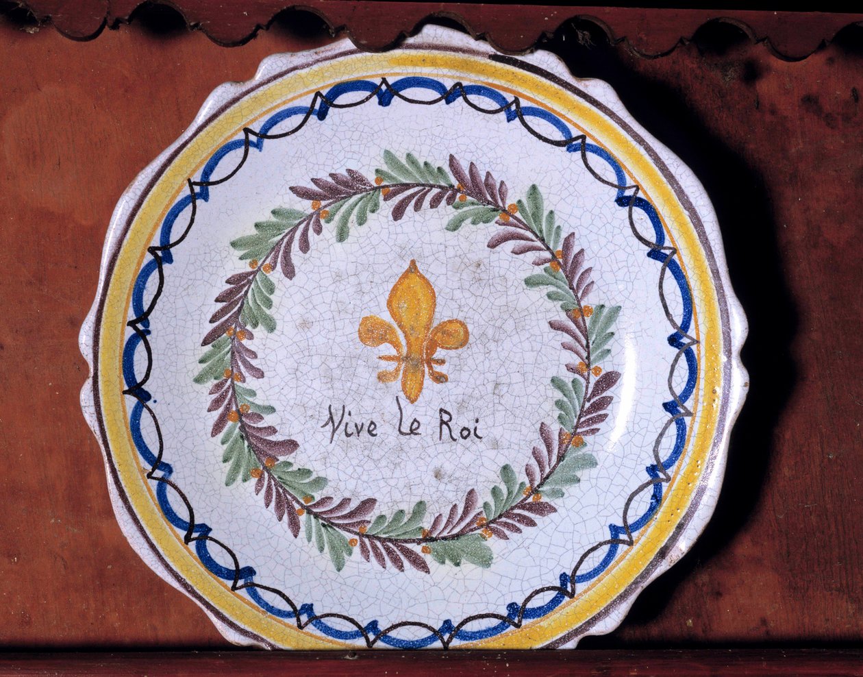Revolutionary plate with a monarchist motif (lily) and the inscription 