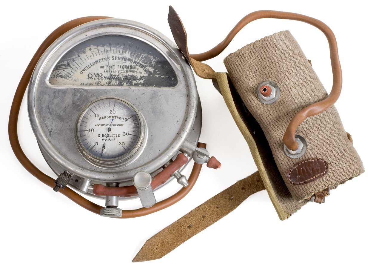 Sphygmomanometer, Paris, c.1909-29 by French School