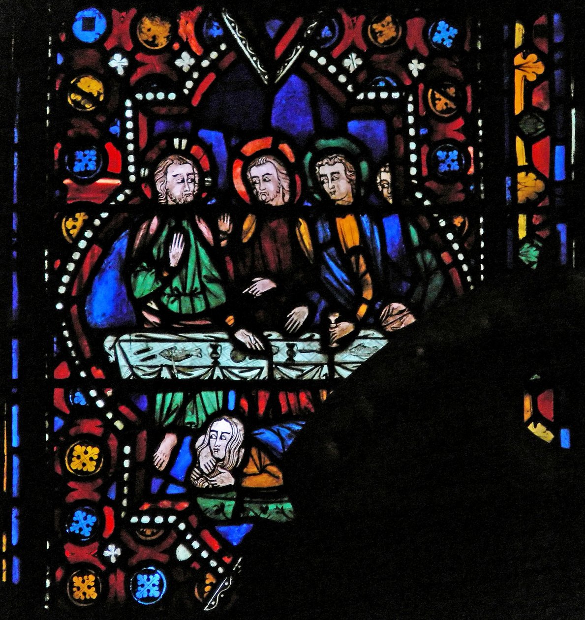 Window n1 depicting Mary Magdalene washes Christ