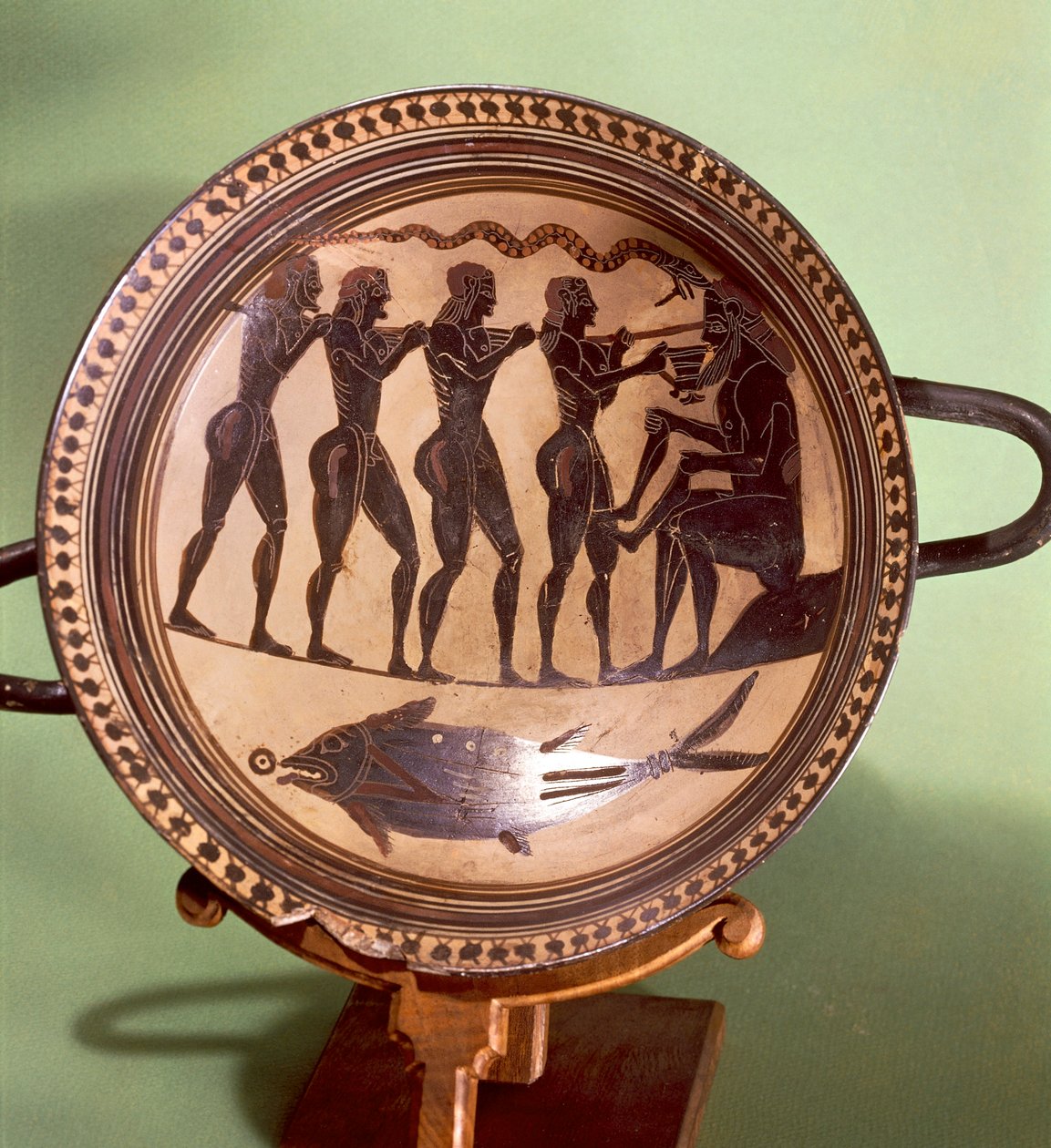 Cup showing Ulysses blinding Polyphemus by Greek