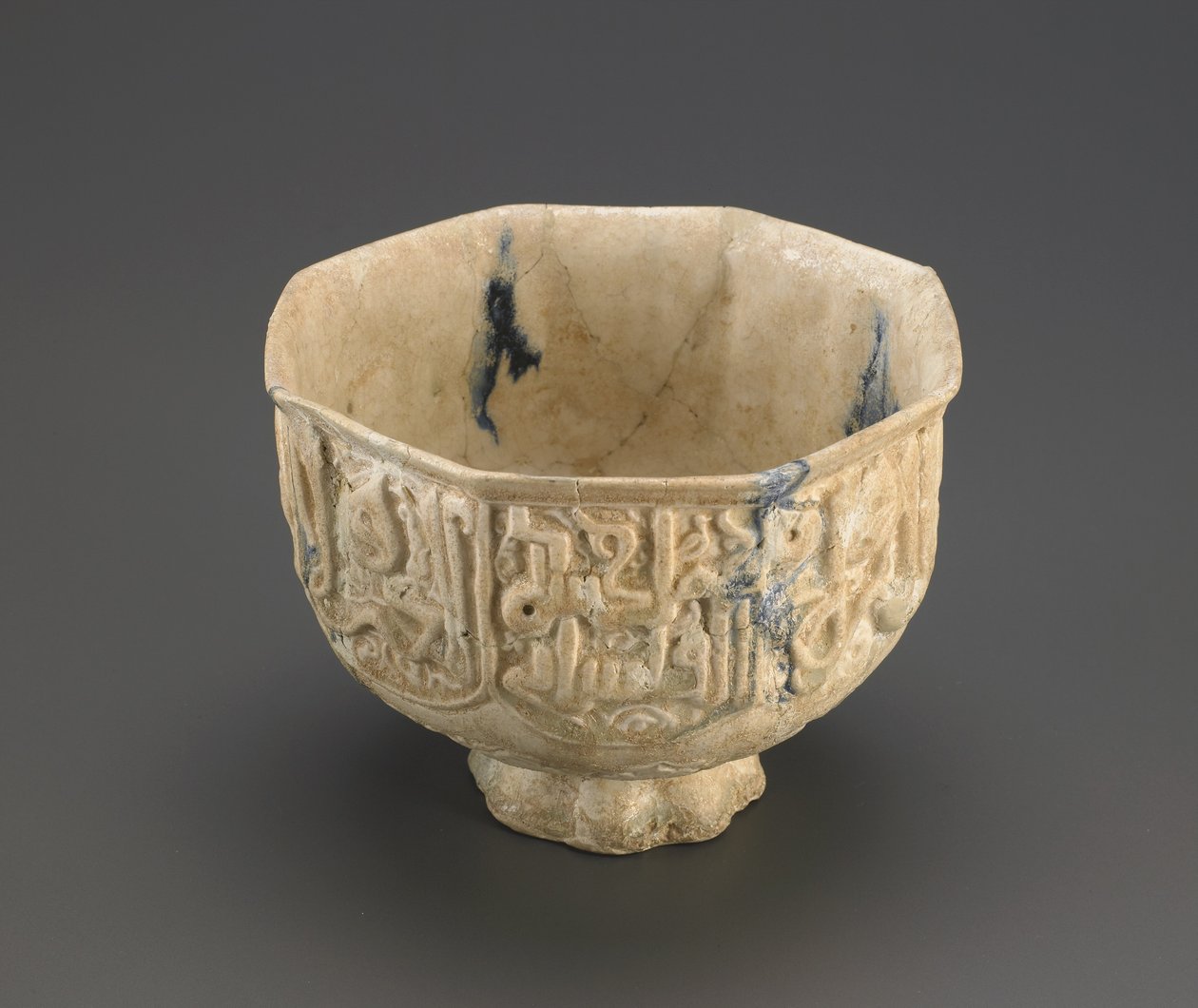 Octagonal bowl, Iran, Saljuq dynasty by Hasan al Kashani