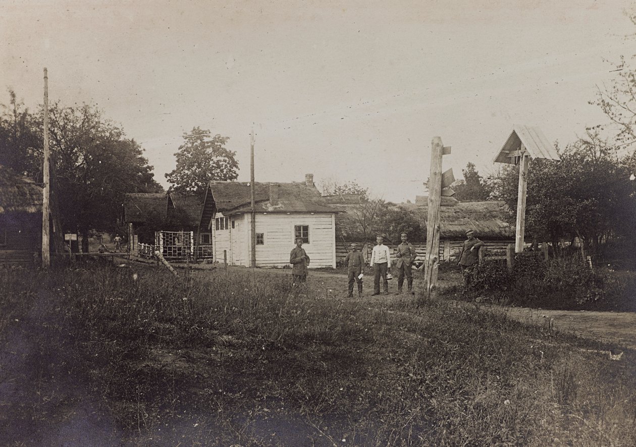 First World War: Ukraine in the years 1914-1916 during the invasion of the German army. Country Road (b/w photo) by Heldenfriedhof Dsessentniki (attr. to)