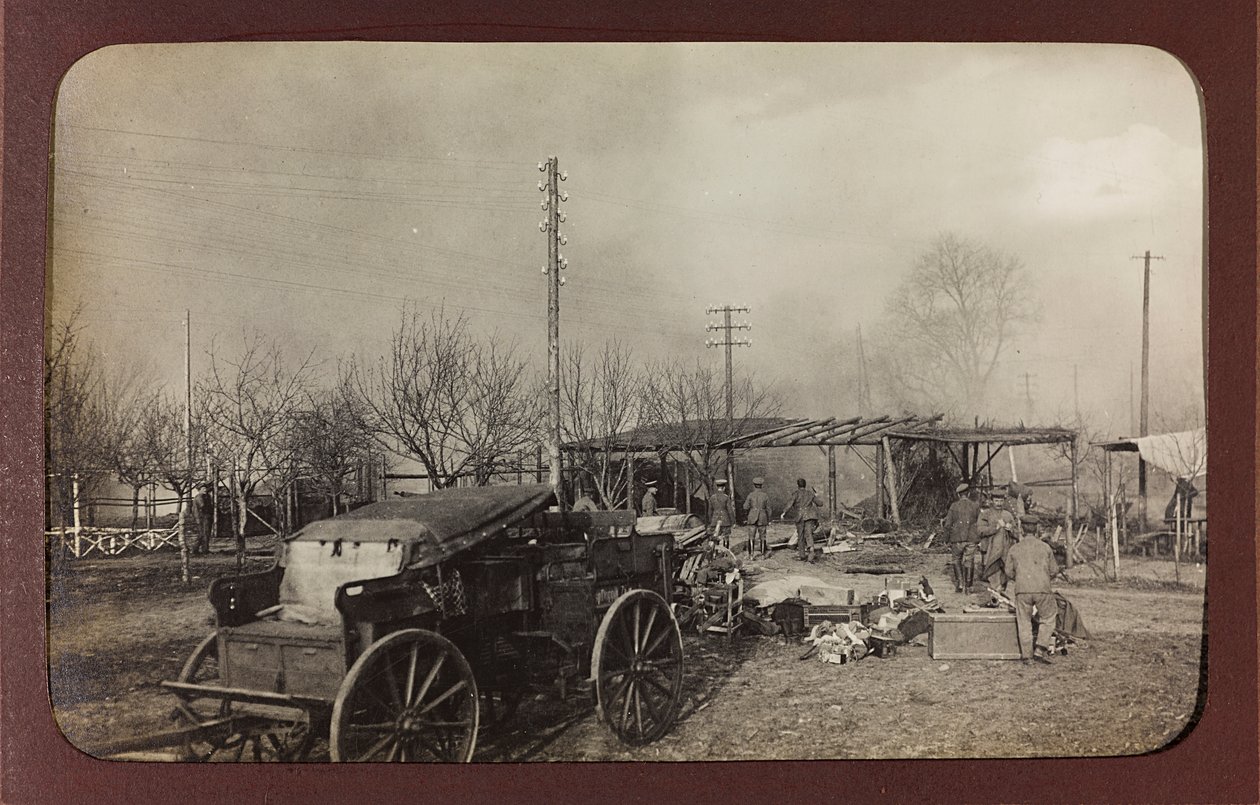 First World War: Ukraine in the years 1914-1916 during the invasion of the German army. Military on the site of a bombing (b/w photo) by Heldenfriedhof Dsessentniki (attr. to)