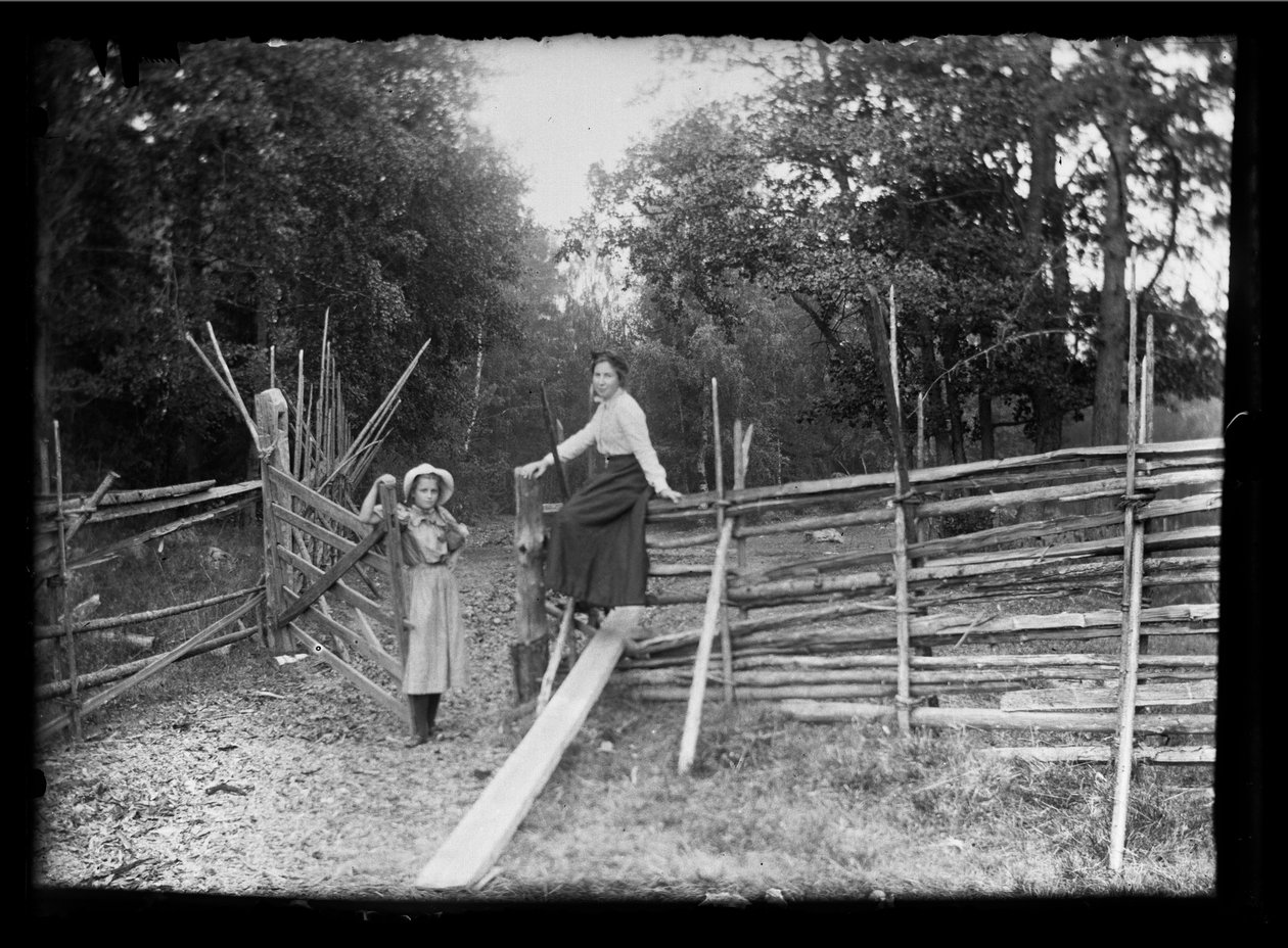 Lilli and Elsa Simberg at the Gate on Niskapohja Road by Hugo Simberg