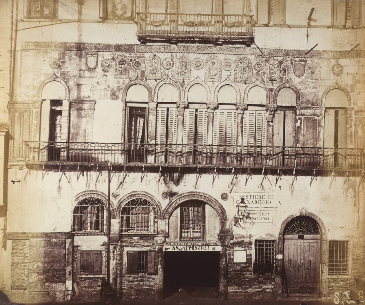Building on the Sestriere di Cannaregio, Venice by Italian Photographer