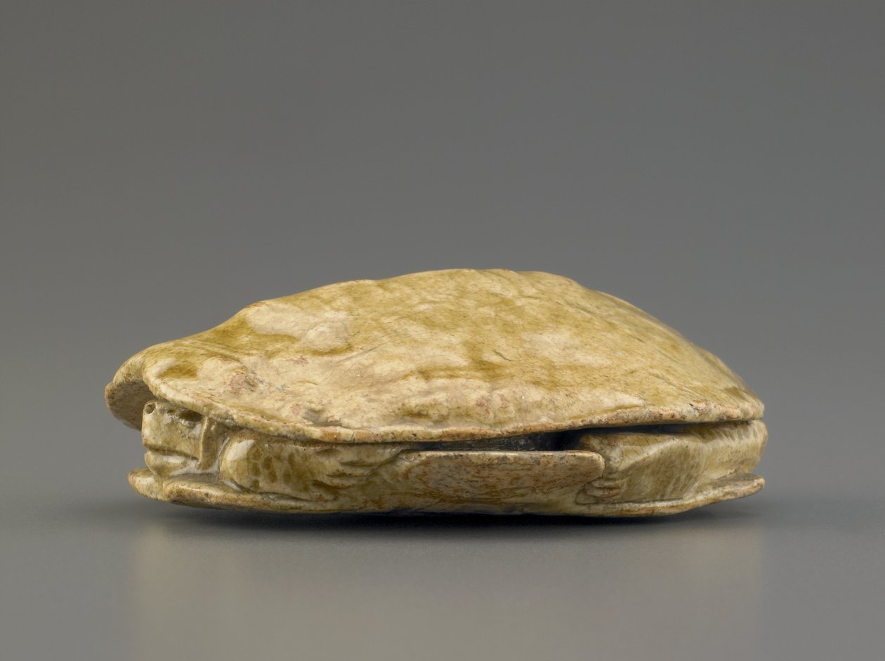 Incense box in the shape of a turtle, Edo period by Japanese School