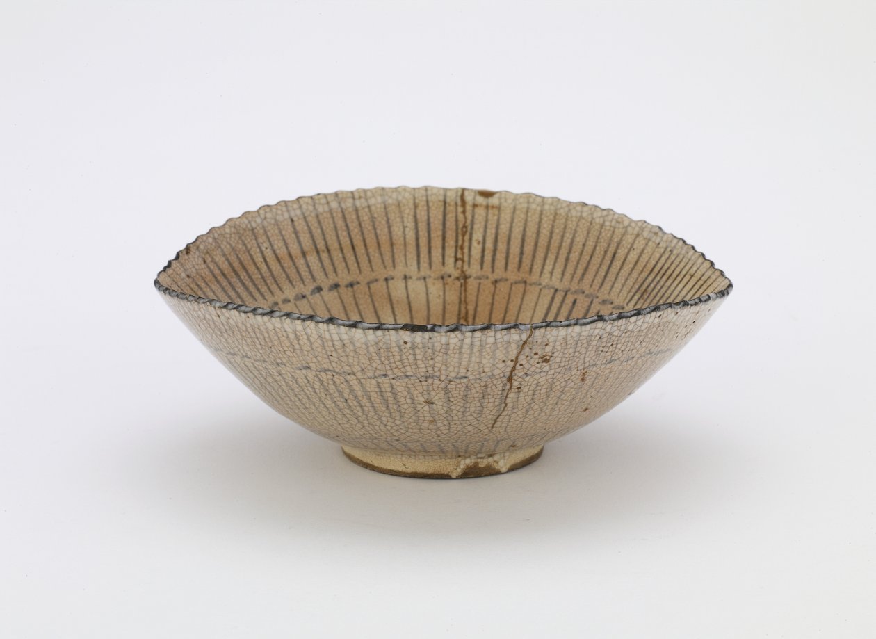 Individual serving bowl in the shape of a sedge hat, Edo period by Japanese School