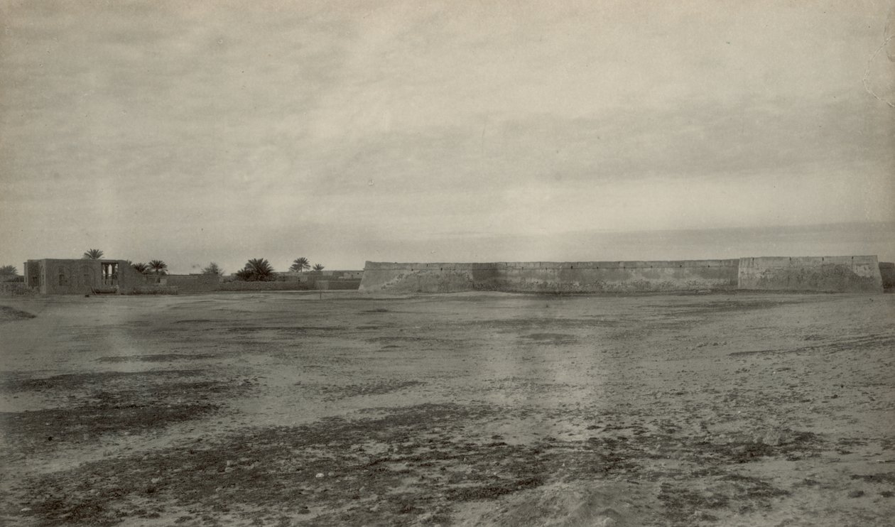 Fort, presumably Fort Mosselstein of the VOC at Band-e Charak near Bandar-e Lengeh in Iran by John Thomson