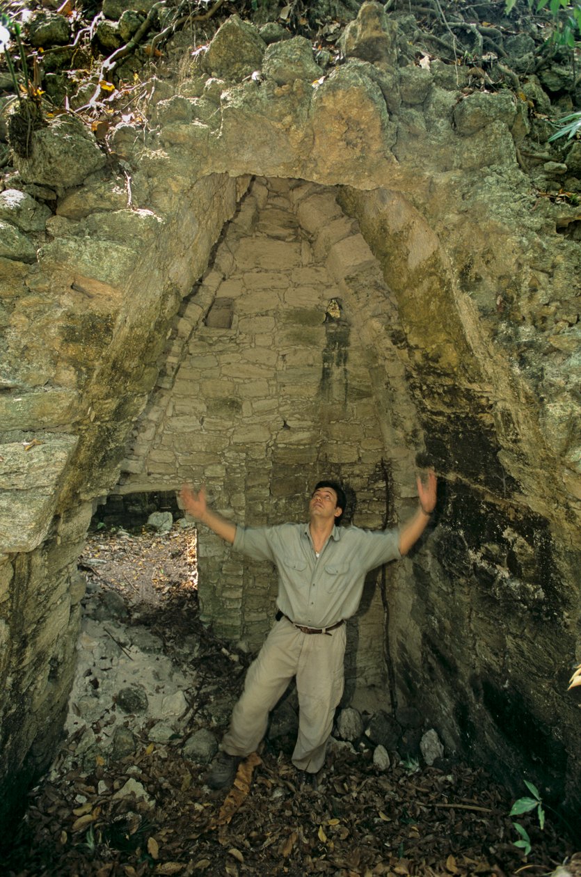 Architecture, Holmul, Guatemala, Maya, Francisco Estradabelli, Homul Center, 2008 (photo) by Kenneth Garrett