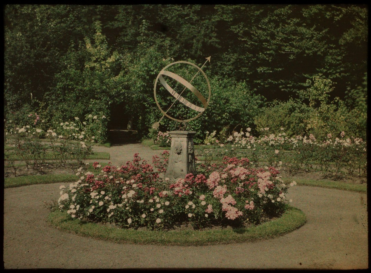 Sundial in the Garden of the House Kersbergen, Zeist by Lambertus Hendrik van Berk