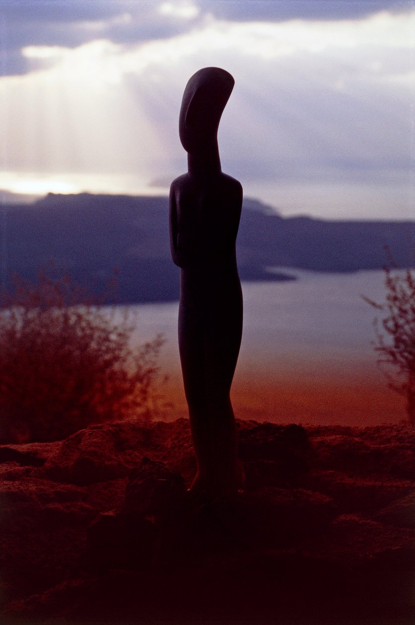 Cycladic Idol on the Background of the Coast at Sunset, Cyclades Islands, Greece, Cycladic Civilization by Unbekannt Unbekannt